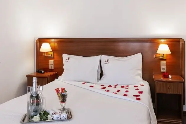 Tek Büyük veya İki Ayrı Yataklı Oda