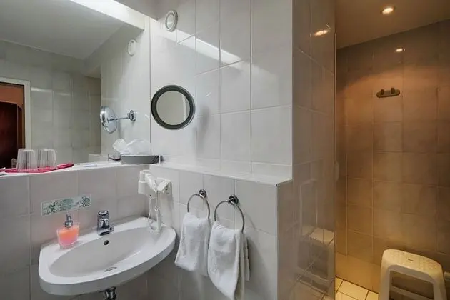Tek Büyük Yataklı Oda, Engellilere Uygun, Özel Banyo