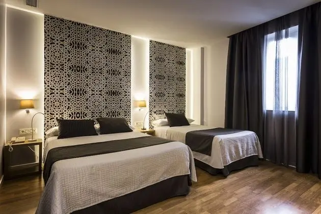 Üç Kişilik Oda (Two twin and one extra bed)