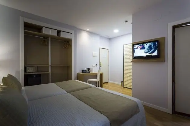 Üç Kişilik Oda (Two twin and one extra bed)