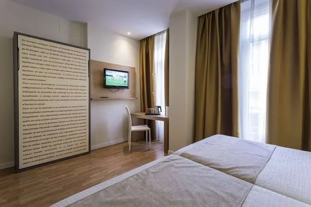 Üç Kişilik Oda (Two twin and one extra bed)