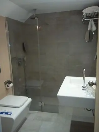 Üç Kişilik Oda (Two twin and one extra bed)