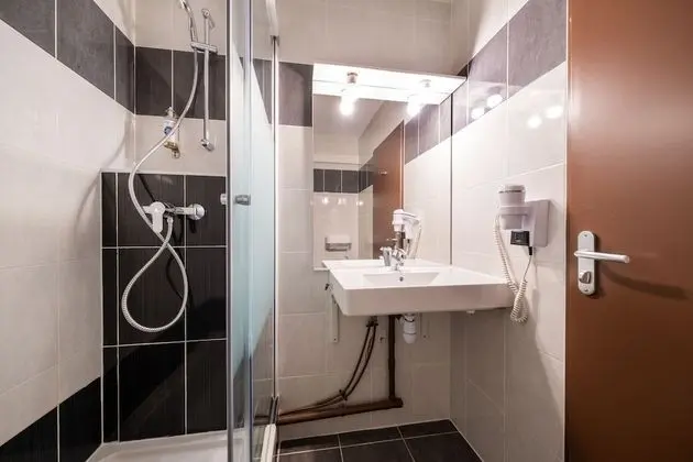 Oda, 2 Büyük (Queen) Boy Yatak, Sigara İçilmez