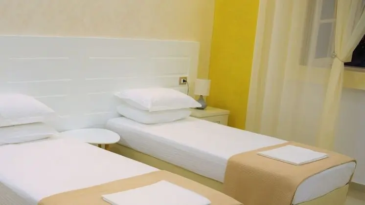 Comfort Tek Büyük veya İki Ayrı Yataklı Oda