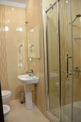 Comfort Tek Büyük veya İki Ayrı Yataklı Oda