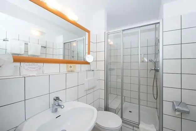 Business Tek Büyük Yataklı Oda