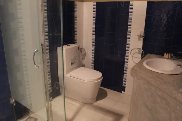 Standard Tek Büyük Yataklı Oda, Havuz Manzaralı, Zemin Kat