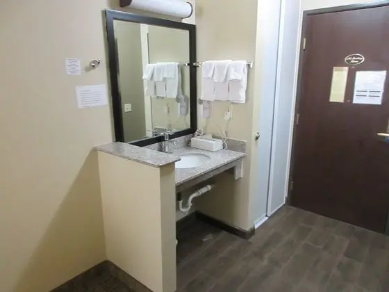 Oda, 1 En Büyük (King) Boy Yatak, Engellilere Uygun, Sigara İçilmez