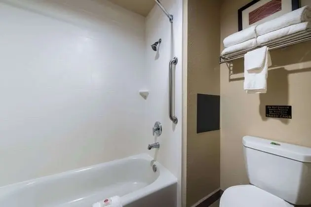 Oda, 2 Büyük (Queen) Boy Yatak, Engellilere Uygun, Sigara İçilmez