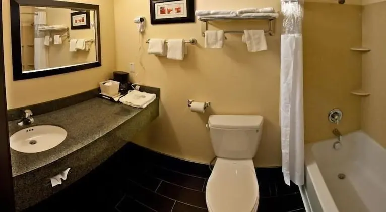 Oda, 2 Büyük (Queen) Boy Yatak, Sigara İçilmez, Küçük Mutfak