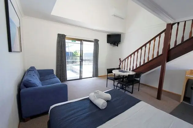 Family Çatı Katı (Loft), Havuz Manzaralı