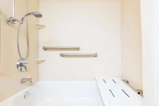 Oda, 1 En Büyük (King) Boy Yatak, Engellilere Uygun, Sigara İçilmez (Accessible Tub)