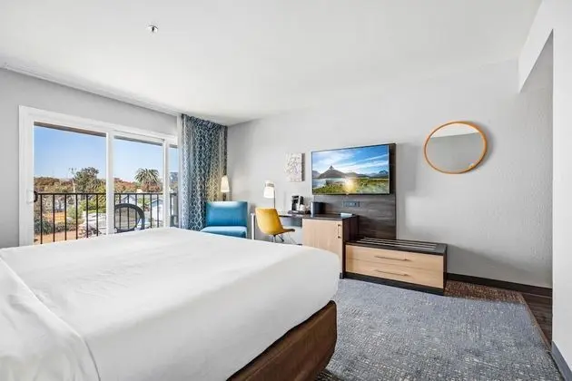 Deluxe Oda, 1 En Büyük (King) Boy Yatak, Balkon, Kısmi Deniz Manzarası