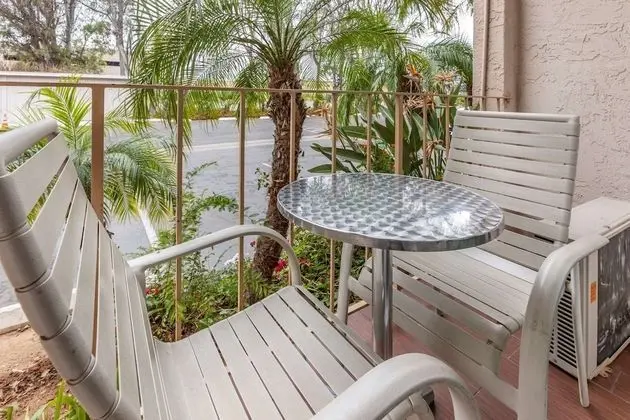 Oda, 2 Büyük (Queen) Boy Yatak, Engellilere Uygun, Sigara İçilmez