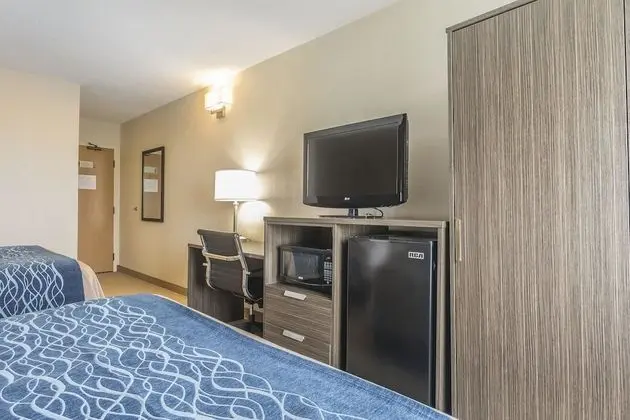 Deluxe Room with 2 Queen Beds, Upper Floor