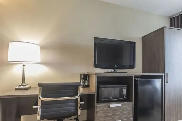 Deluxe Room with 2 Queen Beds, Upper Floor