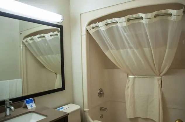 Deluxe Room with 2 Queen Beds, Upper Floor