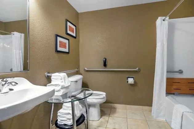 Oda, 1 En Büyük (King) Boy Yatak, Engellilere Uygun, Sigara İçilmez