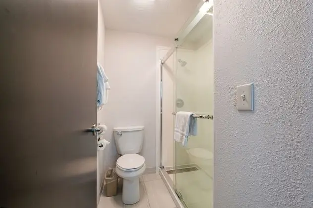 Oda, 2 Büyük (Queen) Boy Yatak, Sigara İçilmez (Efficiency, Upgrade)