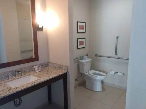 Oda, 2 Büyük (Queen) Boy Yatak, Engellilere Uygun, Sigara İçilmez