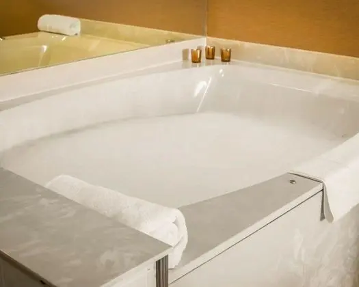 Süit, 1 En Büyük (King) Boy Yatak ve Çekyat, Sigara İçilmez, Sıcak Su Küveti (1 Person Sofa bed)