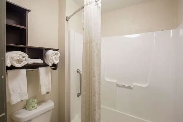 1 King Bed, Nonsmoking, Accessible
