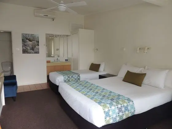 Standard Oda, Birden Çok Yatak, Sigara İçilmez (one queen & one single bed)