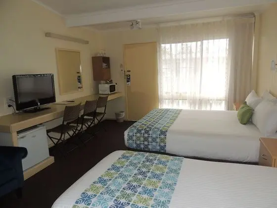 Standard Oda, Birden Çok Yatak, Sigara İçilmez (one queen & one single bed)