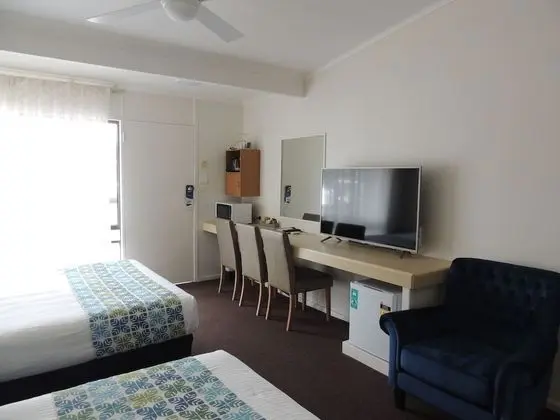 Standard Oda, Birden Çok Yatak, Sigara İçilmez (one queen & one single bed)