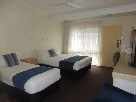 Standard Oda, Birden Çok Yatak, Sigara İçilmez (one queen & one single bed)