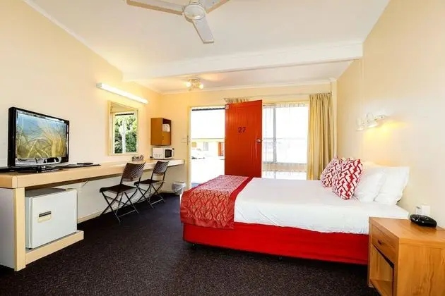 Standard Oda, Birden Çok Yatak, Sigara İçilmez (one queen & one single bed)