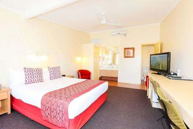 Standard Oda, Birden Çok Yatak, Sigara İçilmez (one queen & one single bed)