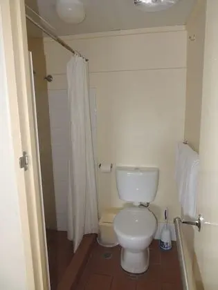 Standard Oda, Birden Çok Yatak, Sigara İçilmez (one queen & one single bed)
