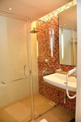 Deluxe Tek Büyük Yataklı Oda, 1 Çift Kişilik Yatak, Sigara İçilebilir (Efficiency)