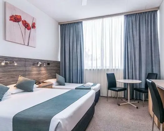 Executive Room (1 Queen with 1 Single Bed)