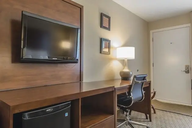 Standard Queen Non Smoking with Desk