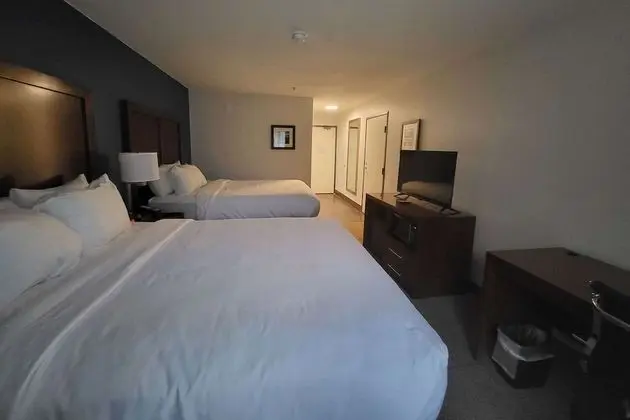 Oda, 2 Büyük (Queen) Boy Yatak, Engellilere Uygun, Sigara İçilmez