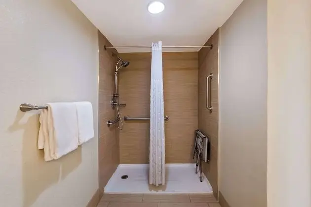 Room, 2 Double Beds, Accessible with Roll In Shower, Non Smoking