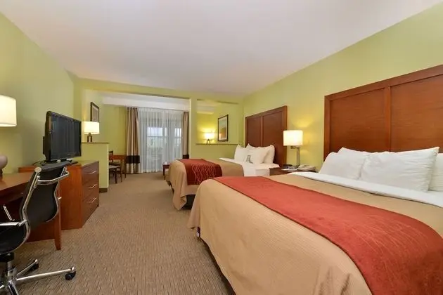 Süit, Sigara İçilmez (2 Queen beds and 2 person Sofa bed)