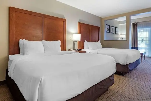 Süit, Sigara İçilmez (2 Queen beds and 2 person Sofa bed)