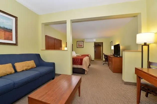 Süit, Sigara İçilmez (2 Queen beds and 2 person Sofa bed)