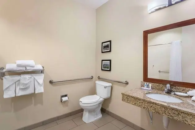 Oda, 2 Büyük (Queen) Boy Yatak, Engellilere Uygun, Sigara İçilmez