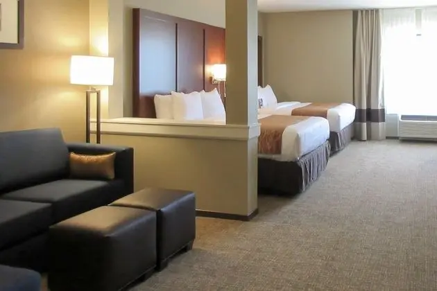 Upgraded Suite with 2 Queen Beds, Non Smoking