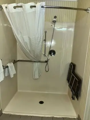 Oda, 1 En Büyük (King) Boy Yatak, Engellilere Uygun, Sigara İçilmez