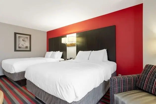 Oda, 2 Büyük (Queen) Boy Yatak, Engellilere Uygun, Sigara İçilmez (Accessible Tub)