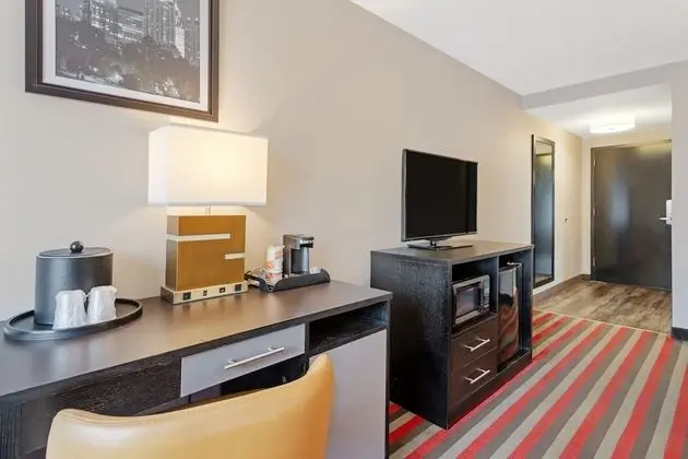 Oda, 2 Büyük (Queen) Boy Yatak, Engellilere Uygun, Sigara İçilmez (Roll-in Shower)