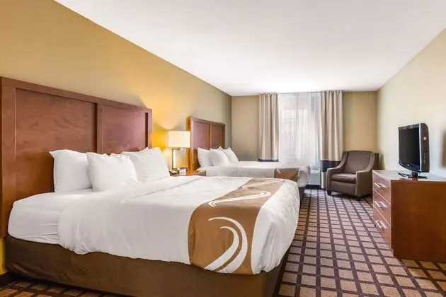 Süit, Sigara İçilmez (2 Queen Beds and 1 Double Sofa Bed)