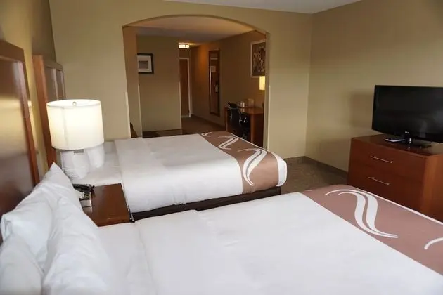 Süit, Sigara İçilmez (2 Queen Beds and 1 Double Sofa Bed)