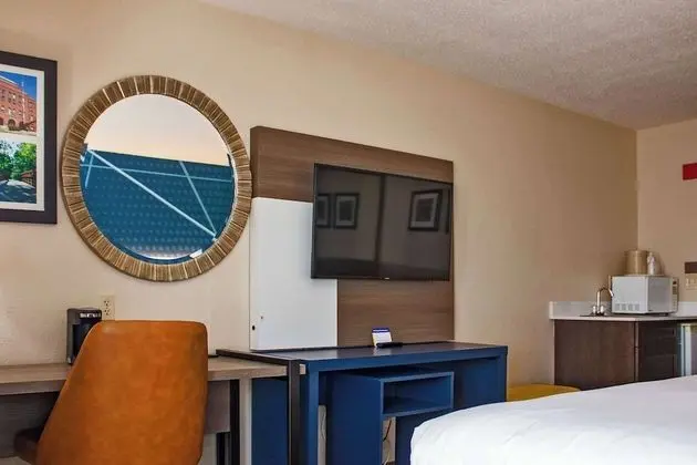 1 King Bed, Non Smoking, Jacuzzi Tub