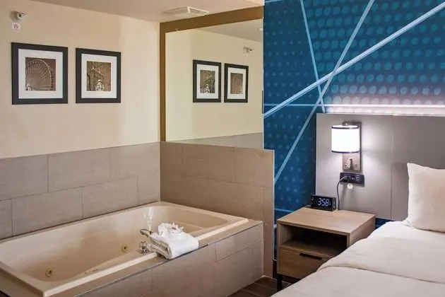 1 King Bed, Non Smoking, Jacuzzi Tub